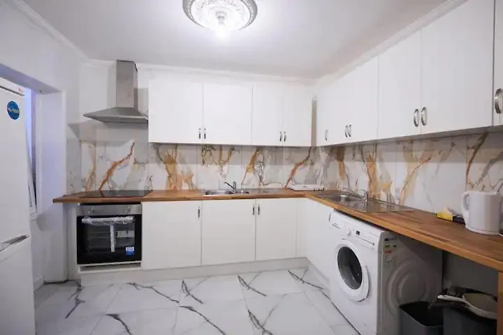Spacious 4 Beds - All Private Bathrooms In Canary Wharf London Gæstehus