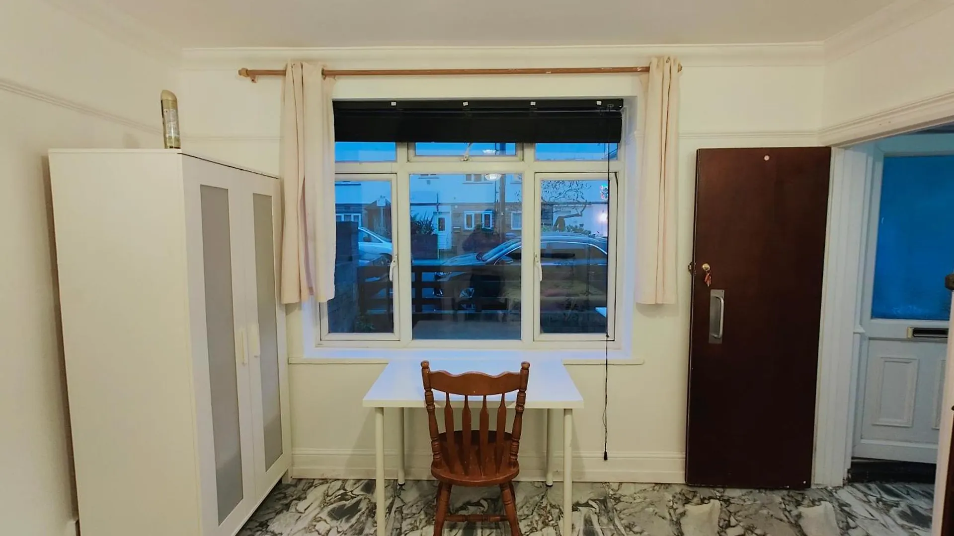 Spacious 4 Beds - All Private Bathrooms In Canary Wharf London Gæstehus