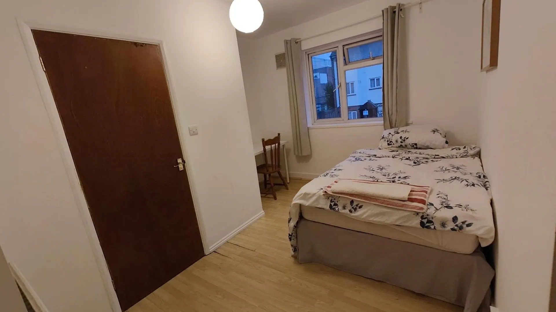 Spacious 4 Beds - All Private Bathrooms In Canary Wharf London 0*,  Storbritannien